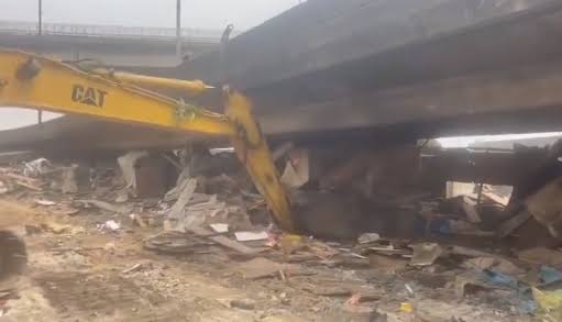 Lagos destroys shanties, dislodges squatters under Ijora bridge