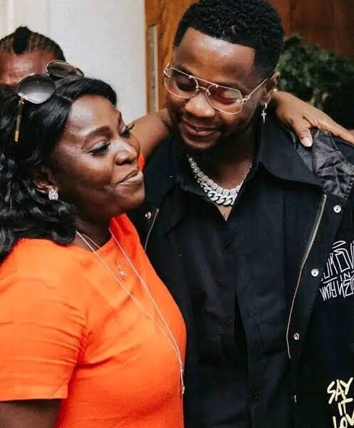 Nigerian singer Kizz Daniel announces death of his mother